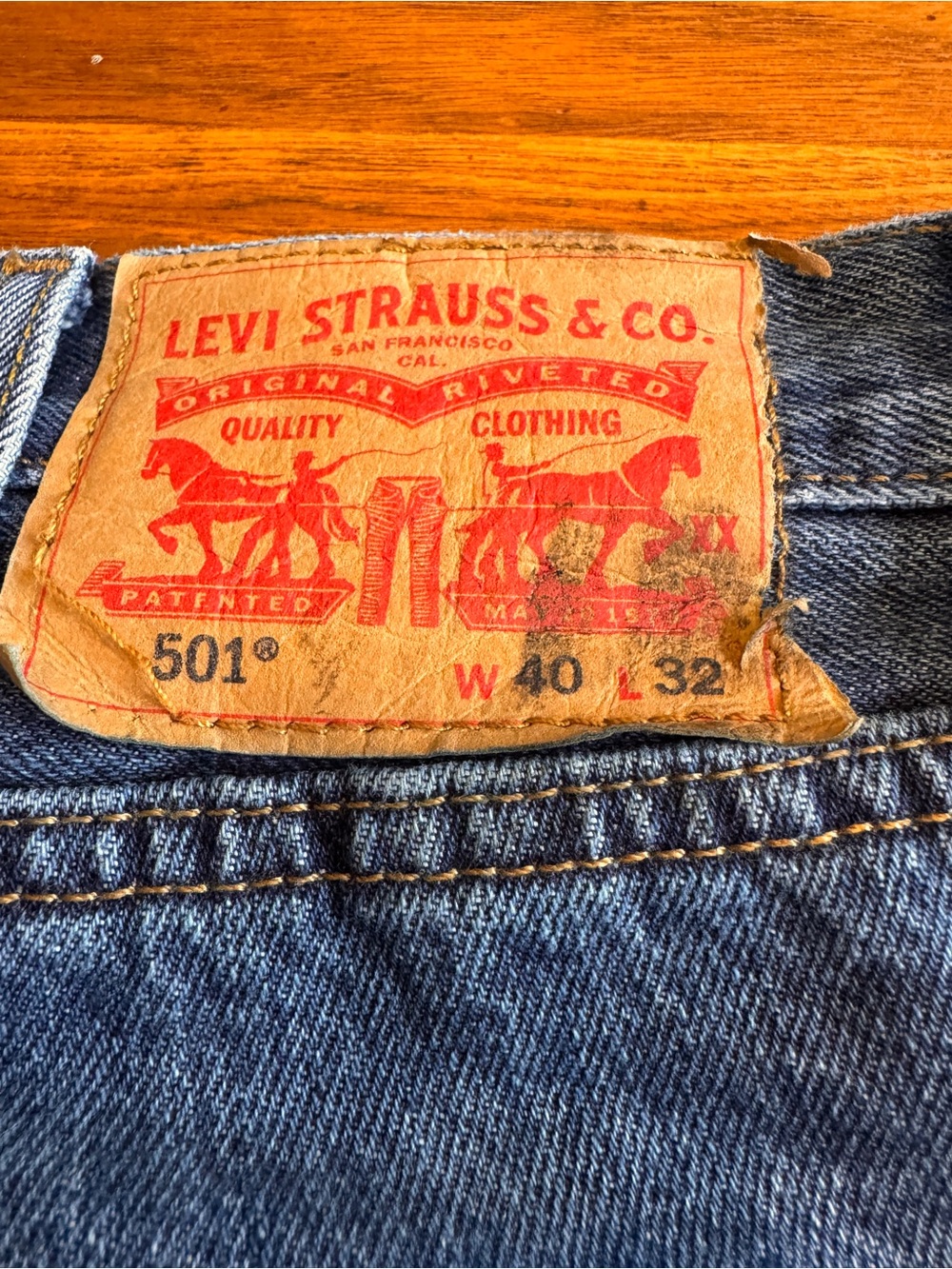 Levi’s Classic 501 Button Fly Men’s Jeans in Good Condition - two spots, 40/32*